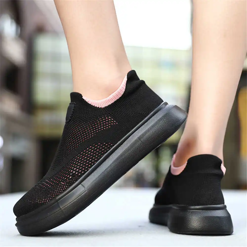 Office Tech Products - Plattform Strümpfe braune Schuhe für Frau